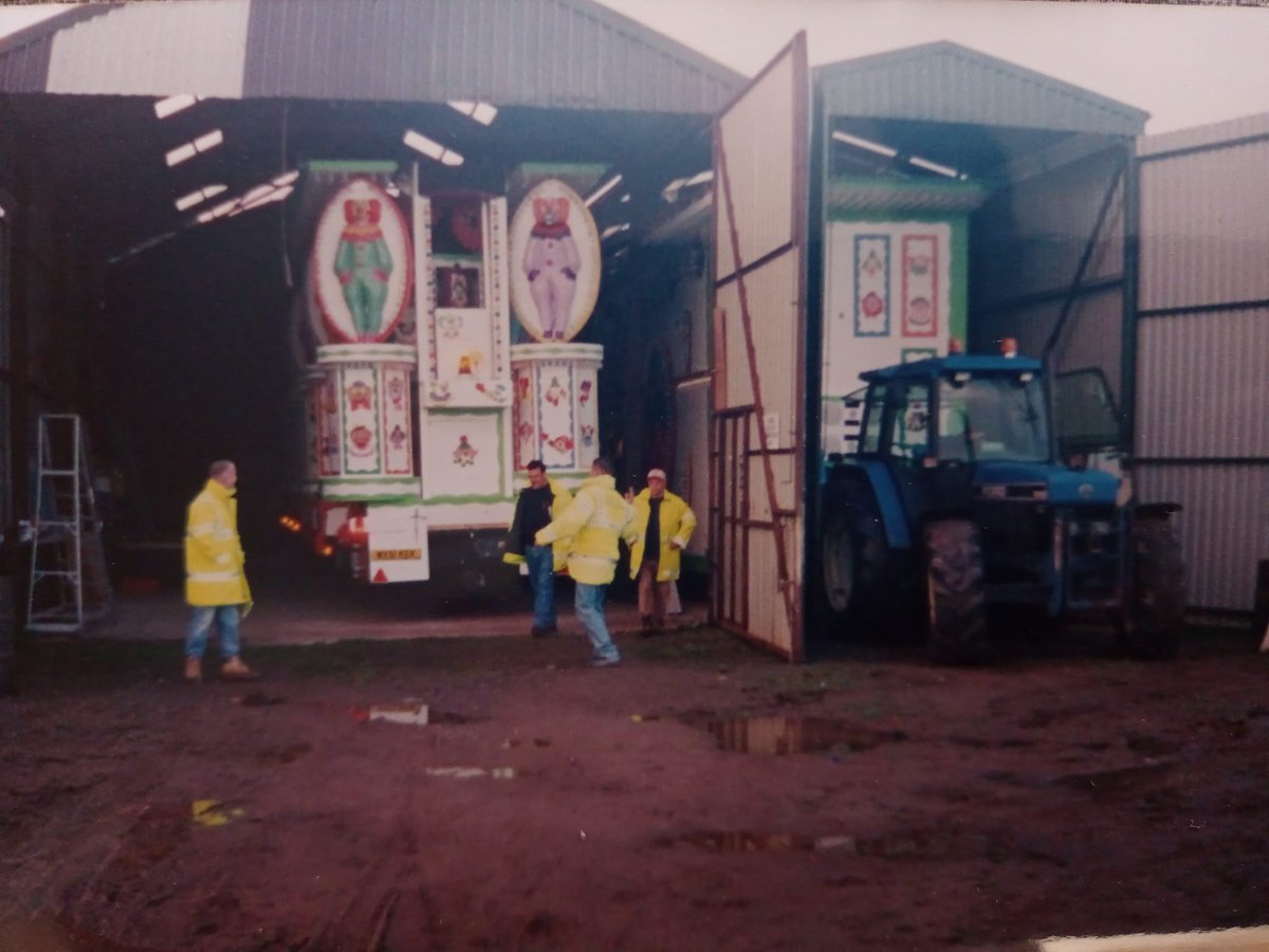 Rewinding it back to 2002..
Early morning start for final preparations before heading to Wells Market Square, for security checks and visit by the queen. 👑