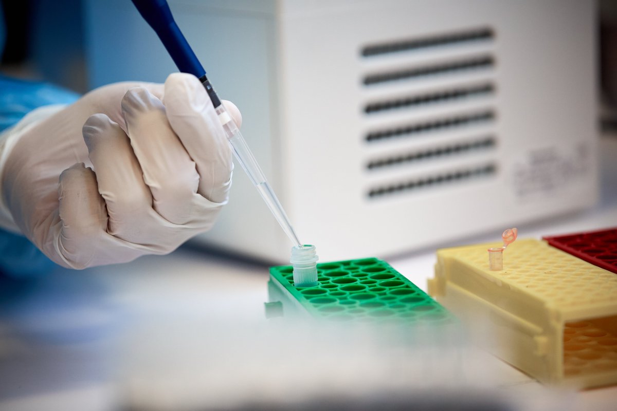 HealthCareersUK's tweet photo. Healthcare scientists have played a vital role during the COVID-19 pandemic.

Scientists have been involved in the processing of tests for COVID-19, decontaminating and managing ventilators, imaging patients and, so much more.

Find out more. https://t.co/J1boiGqCPE

#HCSWeek2022 https://t.co/LYCRfLmtad