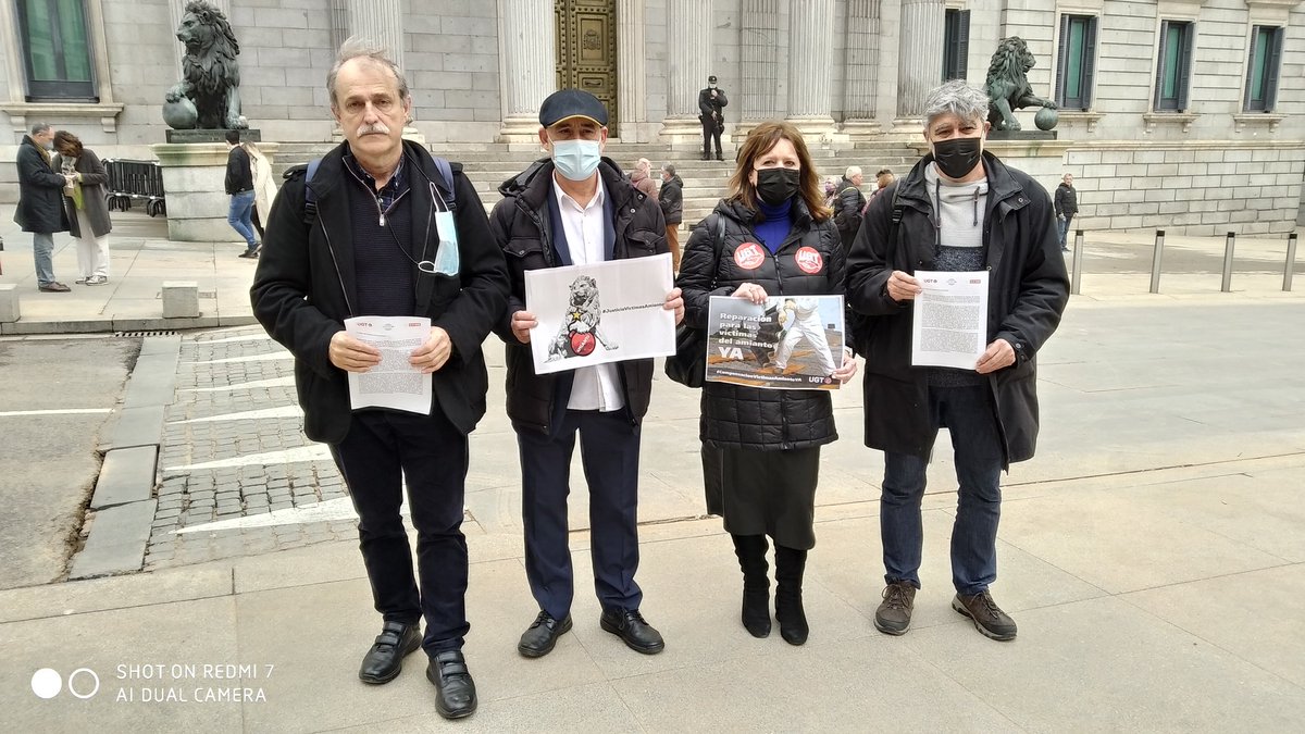 La Federación Estatal de Asociaciones de Víctimas del Amianto, <a href="/CCOO/">Comisiones Obreras</a> y <a href="/UGT_Comunica/">UGT</a> estamos en el Congreso de los Diputados registrando una petición para que el <a href="/gpscongreso/">PSOE Congreso</a> retire sus enmiendas a la proposición de Ley de fondo de víctimas del #amianto

#JusticiaVictimasAmianto