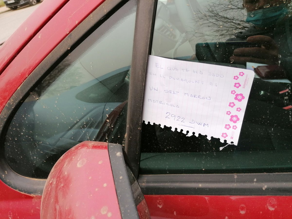Angel_gumix's tweet photo. Acabo de salir del Hospital del Tajo en Aranjuez y me he encontrado con esta sorpresa. Si podéis ayudarme a encontrar al que ha escrito la nota para que me pueda ayudar con el seguro. @HeraldoAranjuez @AranjuezVivo @Ayto_Aranjuez https://t.co/aGl06mQkaY