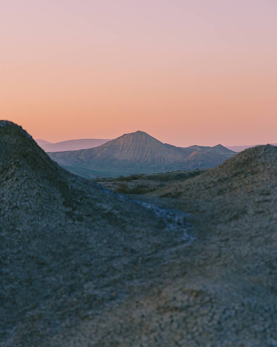 ExperienceAZE's tweet photo. It’s an important day today in #Azerbaijan: #EarthTuesday🌱! The earth is indeed alive with beauties and curiosities here in Azerbaijan. Among the spectacular sights visitors can witness are mud volcanoes🌋. #ExperienceAzerbaijan
📸 @nijats.photo https://t.co/IDj12T6MOf