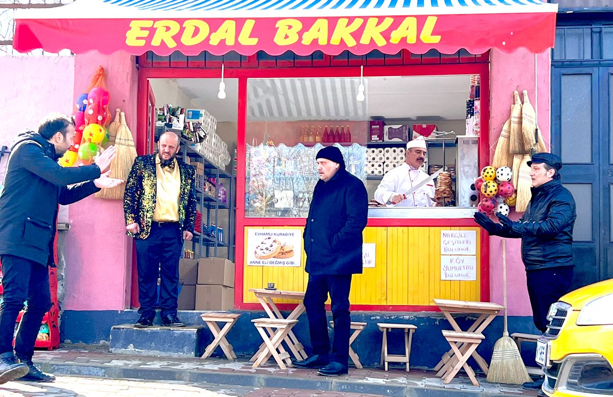 LeylaileMecnun's tweet photo. Neemiş? Yeni sezonda aynı karedeler miymiş? 👀🥳

#LeylaileMecnun #EXXEN’de
https://t.co/vJJeF8a9i3’a gir, üye ol ve hemen izle 💛
@exxentr @atayaliko @serkoperko @mcengizbozkurt @taylan1789 @osmansonant https://t.co/NZxdZYibqY