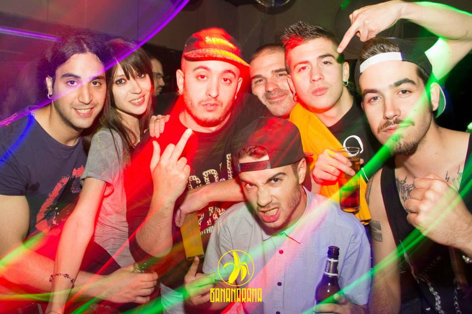 BananaramaClub's tweet photo. @NatosyWaor os venís este sábado a bailaros el 10º aniversario del Banana o qué?! :-) https://t.co/fxOgTGarWX