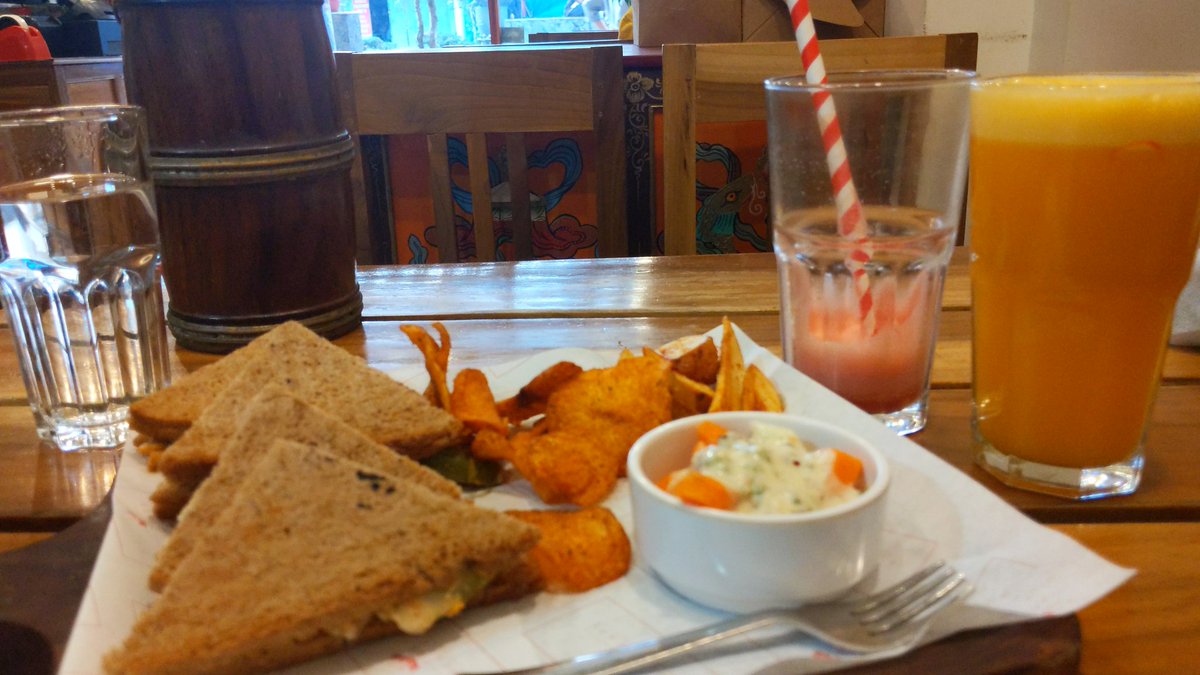 KayJee_21's tweet photo. One of those days. Refreshing & soul satisfying.
1. Fresh juice (π π) β
2. Sandwich. β
3. Banana Cake. β
#gangtok #thelocalcafe https://t.co/9Wh5GwEeC0