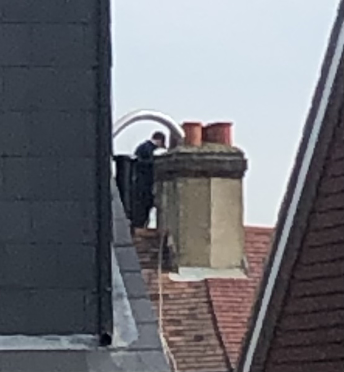 Diana51835949's tweet photo. Phase out #woodburning in urban areas: better hurry up, more people in London are installing woodburning stoves - as if there isn’t enough #airpollution already.
Here’s a flue installation today - increasing the 1 in 4 ratio of neighbours already #airpolluting.
#stopburningstuff https://t.co/lDTFteDZ0v