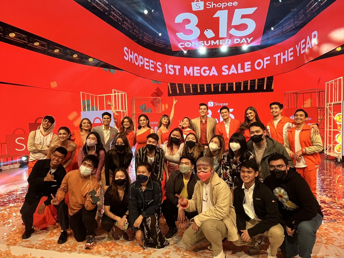 glaizaredux's tweet photo. Salamat @ShopeePH talaga! At salamat sa mga naki party sa amin today woohoo nagutom po ako opo https://t.co/WYQAsv5FSa