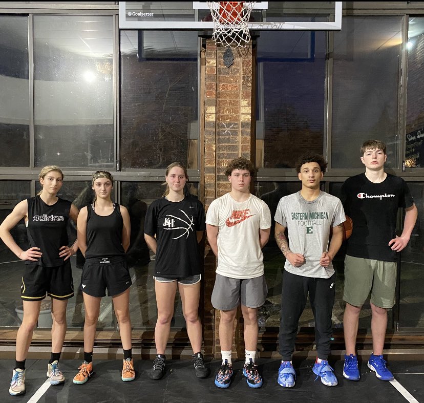 TheCEO_UTS's tweet photo. #EarlyBirdTraining☀️
These type of Trainings are ONLY for the SPECIAL & COMMITTED. Trust me this type of GRIND isn’t for EVERYONE #TheUTSway💛🖤
@UTS_INC_Sports || (Website) https://t.co/8Ygdn9B45s https://t.co/UOZao76uun
