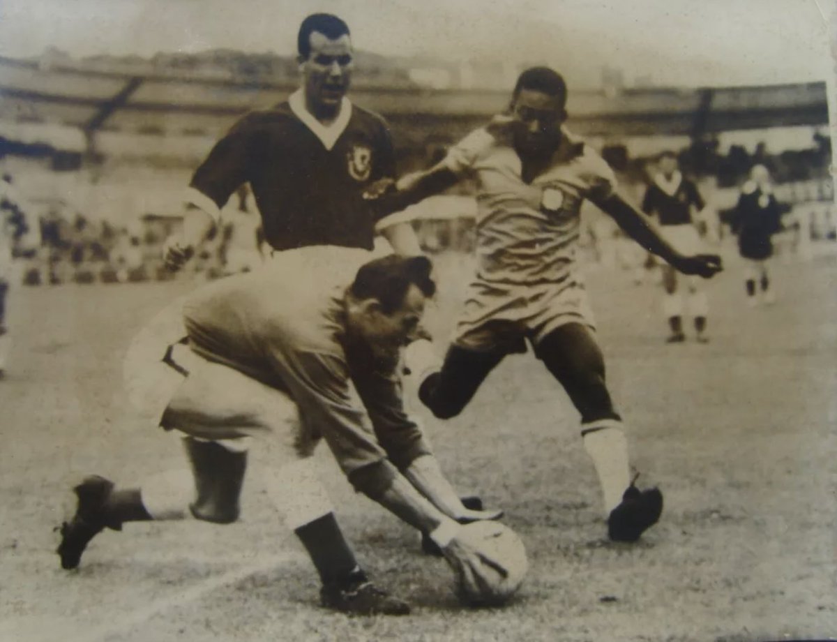 WALES v BRAZIL 1958 WORLD CUP QUARTER-FINAL

Pele Challenges Mel Charles &amp; Goalkeeper Jack Kelsey