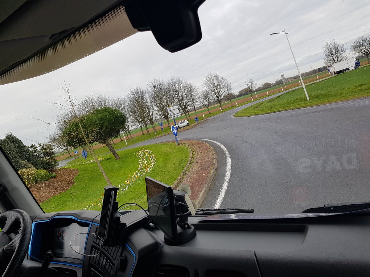 LodeVerkinderen's tweet photo. Stil, krachtig, zonder trillingen, een rit met een elektrische Renault truck is een ronduit positieve ervaring.
Nu nog de resterende hinderpalen mbt rijbereik, laden en vooral aankoopprijs oplossen, en dan kan en wil onze sector decarboniseren. https://t.co/JteGTOXKhM