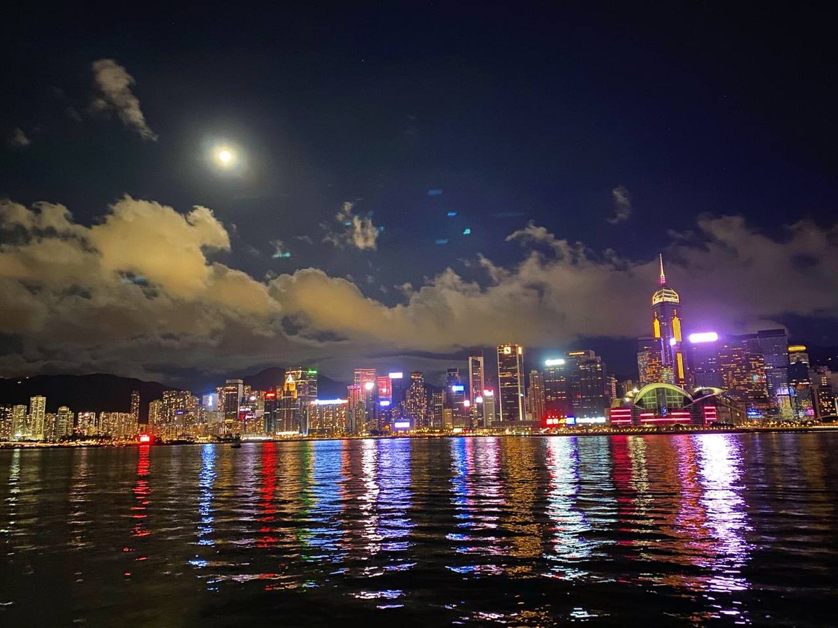 Augustllo's tweet image. Hong Kong at night has a unique flavor