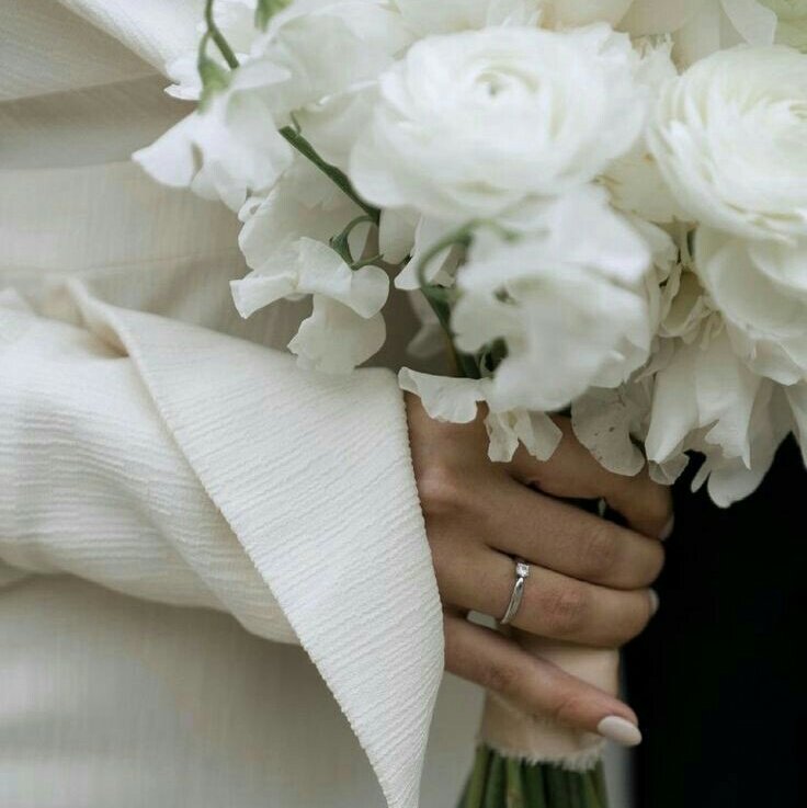 ZWLXNG's tweet photo. ⠀
⠀⠀HAPPY WEDDING DAY
⠀⠀───────────
⠀⠀สุขสันต์ในวันแต่งงาน
⠀⠀แด่หญิงคนรักของผม
⠀⠀แด่เจ้าสาวของคนอื่น
⠀ https://t.co/JsKJM4qEQE