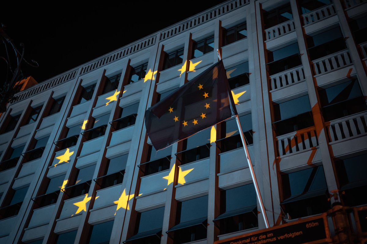 3ThingsNews's tweet photo. Russia will no longer be able to live in luxury as the EU has revealed another round of sanctions that target luxury goods. Specific oligarchs and people who spread disinformation will also be subject to sanctions.

Read More:
https://t.co/iV0wYzHEYN https://t.co/1cRPUJ5dFA