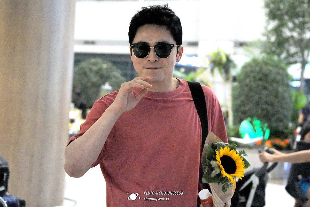 jojeolhands's tweet photo. Oppa waiting for you at Incheon International Airport 🥺 https://t.co/dYTkEX21EU