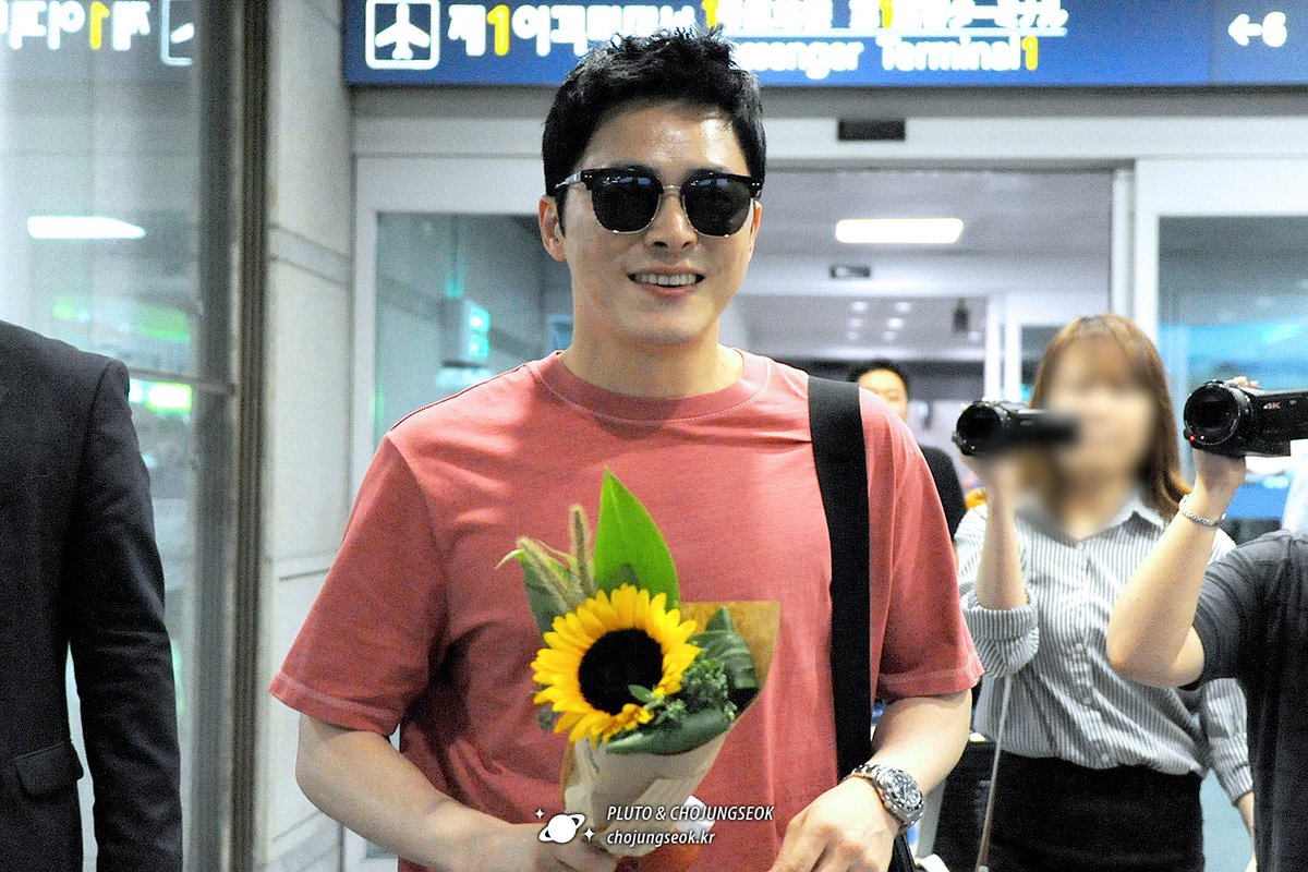 jojeolhands's tweet photo. Oppa waiting for you at Incheon International Airport 🥺 https://t.co/dYTkEX21EU