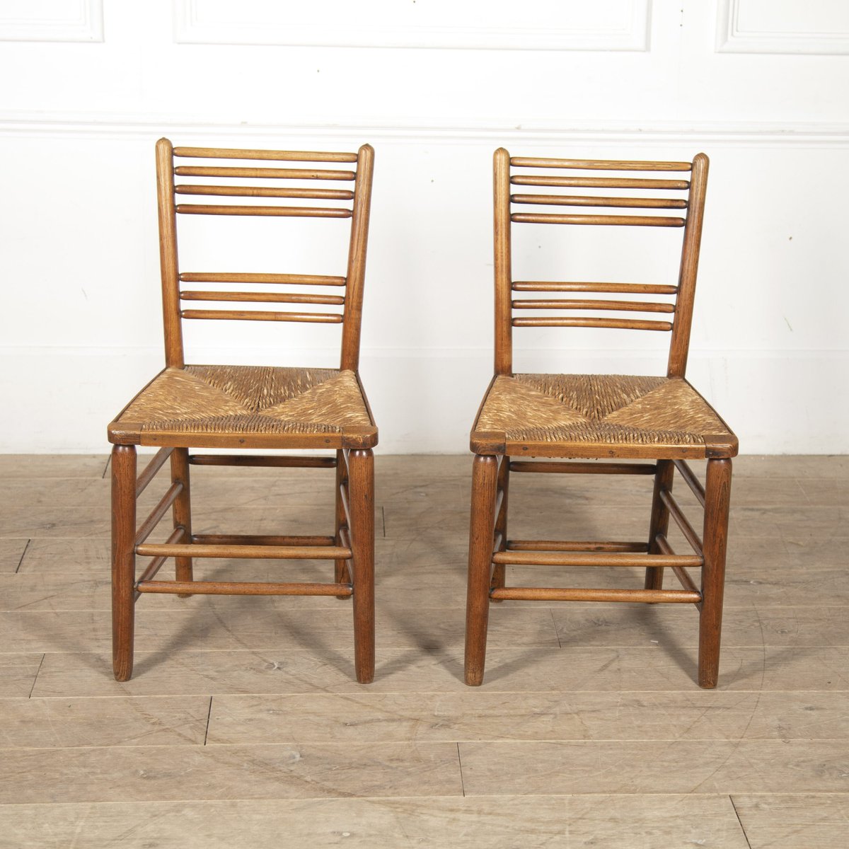 LorfordsAntiq's tweet photo. L A T E S T A R R I V A L ✨
Set of Six Sussex Ash Chairs
https://t.co/Ag7ue0hkf0
#LorfordsAntiques #Lorfords #Antiques #BuyAntiques #19thCentury #Dining #Interiors https://t.co/QQ0UL7MjFt