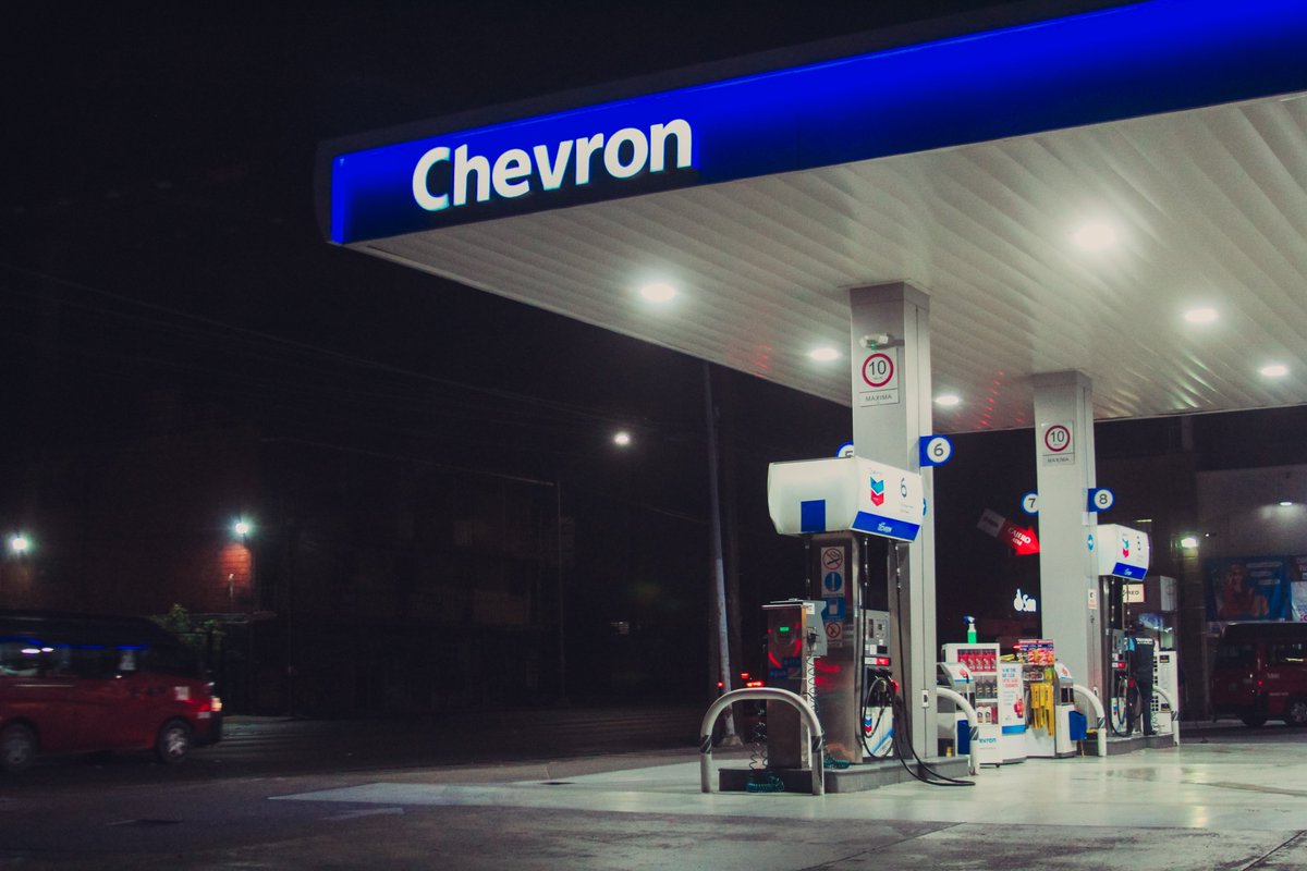 3ThingsNews's tweet photo. Chevron has asked the US to relax sanctions for Venezuela in order to start importing oil from there. However, Venezuela would have to meet certain conditions in order to have those sanctions lifted.

Read More:
https://t.co/iV0wYzq3Ad https://t.co/y4tFor04GG