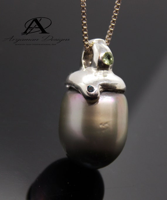ArgamanNir's tweet image. Large Tahitian South Sea Pearl pendant , jewelry etsy.me/3lJX7n4 #marriedgifts #marriedgift #baroquependant #baroquejewelry @etsymktgtool