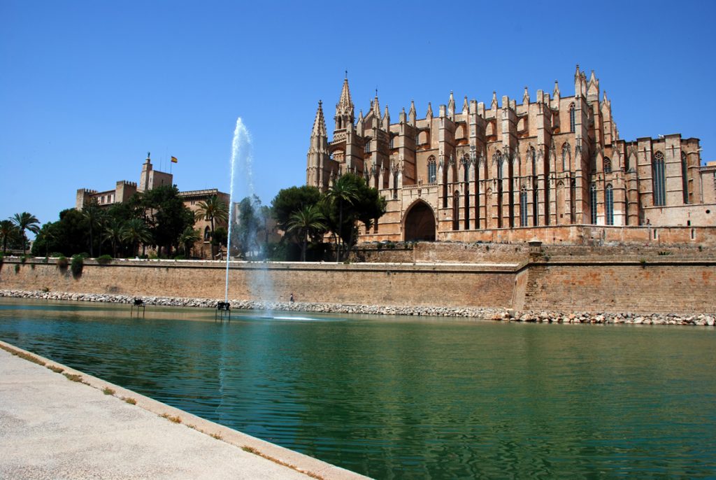 blog2k's tweet photo. De viaje: Todo lo que Palma de Mallorca tiene por ofrecerte - https://t.co/DWZqbKhpHE #CiudadesDelMundo #PalmaDeMallorca https://t.co/r8YLRlOlWe