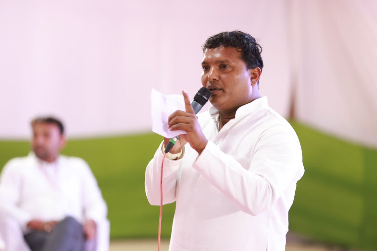 srinivasiyc's tweet photo. गांधीनगर में जारी @IYCGujarat के तीन दिवसीय प्रशिक्षण शिविर 'बुनियादी' के अंतिम दिन IYC प्रभारी श्री @Allavaru जी, IYC GS श्री @sitaramlamba जी एवं गुजरात प्रदेश कांग्रेस के वरिष्ठ नेताओं की मौजूदगी में युवा पदाधिकारियों से संवाद कर आगमी विधानसभा चुनावों के मद्देनजर चर्चा की.. https://t.co/DzYOInyaB5