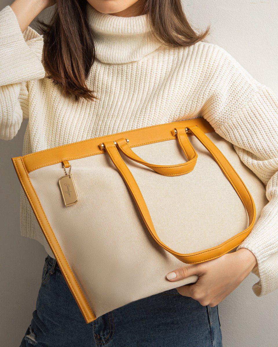 SometimeAsia's tweet photo. Get yourself a bag that's spacious enough to carry all your baggage 😏 On a serious note, the Tillie L is an epitome of style of function with its low-key luxe details. 

#iconicessentials #sometimebag https://t.co/UGOq7xmqUS