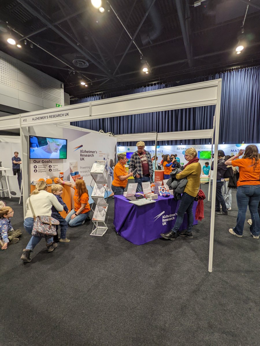 downey_kathryn's tweet photo. I had the absolute pleasure of meeting the fantastic @KatyLBray + @josie_waters_ PEPs from @AlzResearchUK .They did the most amazing job and it was great to see you at work. Fantastic to find the time to network at an event like #NSLManchester @newscievents https://t.co/anLnWNwPcA