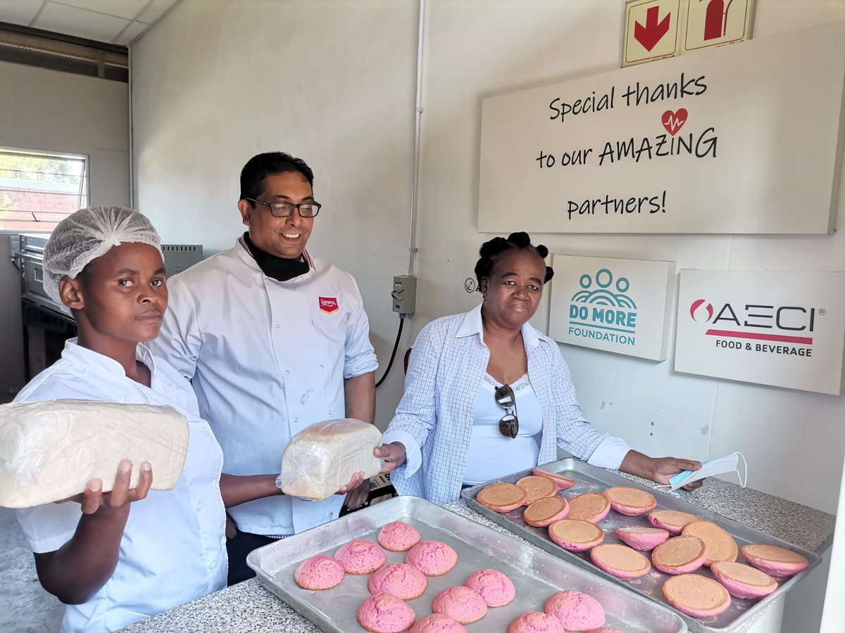 In Hammarsdale, Supreme Flour is #DoingMore for the Ikwezi bakery, one of the enterprises established by the Township Economy Programme. 

A team of specialists trained the ladies in milestone cake training to expand their product offering.🍰🎂
🚀