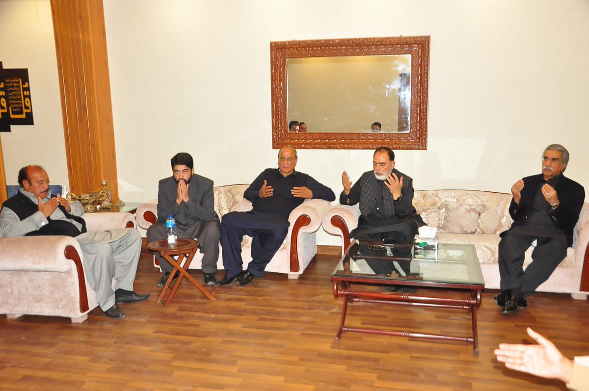 RajaBasharatLAW's tweet photo. سینئر صحافی @samiabrahim اور @senatorMtalha کی صوبائی وزیر قانون، پارلیمانی امور و کواپریٹو پنجاب محمد بشارت راجہ کی رہائش گاہ آمد۔ راجہ بشارت سے انکی ہمشیرہ کی وفات پر اظہار افسوس اور فاتحہ خوانی کی۔
#Rawalpindi #Dhamial #PP14 https://t.co/WQmTb1hhl6