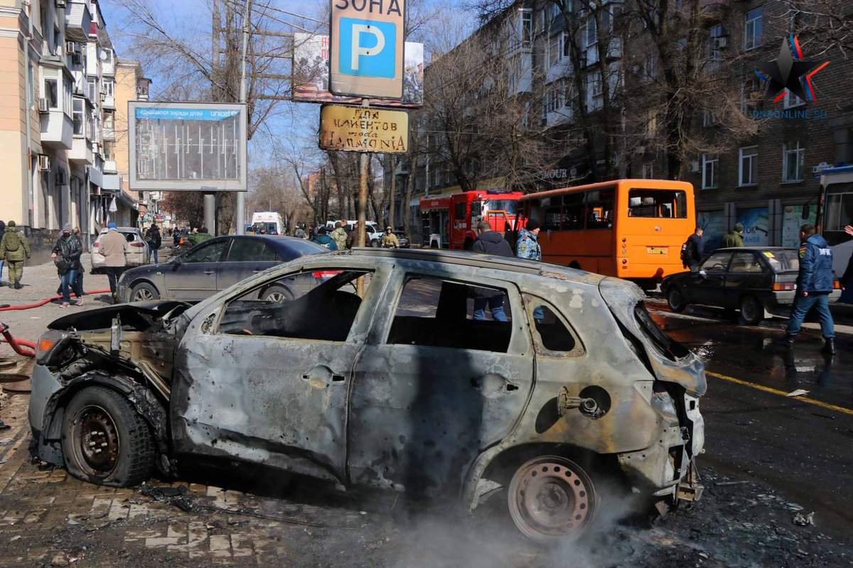 1NikolaMirkovic's tweet photo. Pourquoi est-ce que quasiment aucun média francophone ne parle du tir de l'armée ukrainienne sur le centre ville de Donetsk ? Les 23 morts dont un enfant suite à cette attaque au #Donbass ne comptent pas ? #UkraineRussie #ObjectivitéMédiatique https://t.co/JD9oCfULRJ