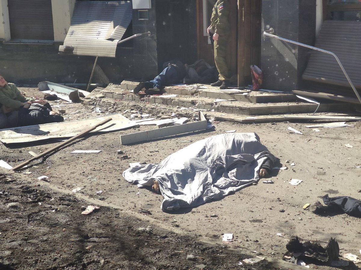 1NikolaMirkovic's tweet photo. Pourquoi est-ce que quasiment aucun média francophone ne parle du tir de l'armée ukrainienne sur le centre ville de Donetsk ? Les 23 morts dont un enfant suite à cette attaque au #Donbass ne comptent pas ? #UkraineRussie #ObjectivitéMédiatique https://t.co/JD9oCfULRJ