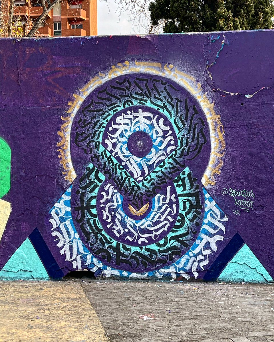 Street art in Barcelona by Fractal Tatoo #streetart #urbanart #graffiti #caligraphy