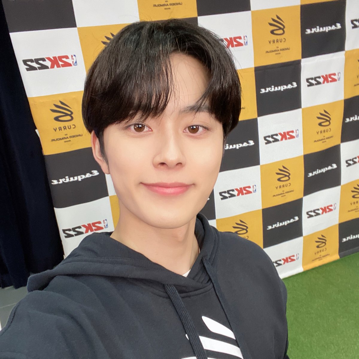 [📺] [샤프 슈터] NBA2K22 셀럽 컴페티션 '샤프 슈터 ' 문수인 VS 유선호, 결과는? I 연예인 농구 게임 대회, 언더아머, 커리9, NBA, ESQUIRE KOREA

▶️ youtu.be/T8SfwWwW91w

#유선호 #YOO_SEONHO