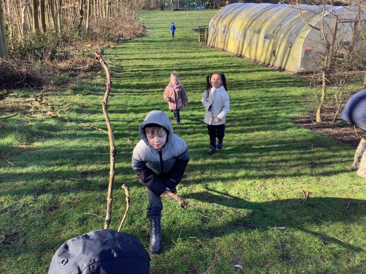 Balladenprimary's tweet photo. What would you do with your stick? #Stanleysstick #eyfs #activelearning #powerofreading https://t.co/fgemo21JKv