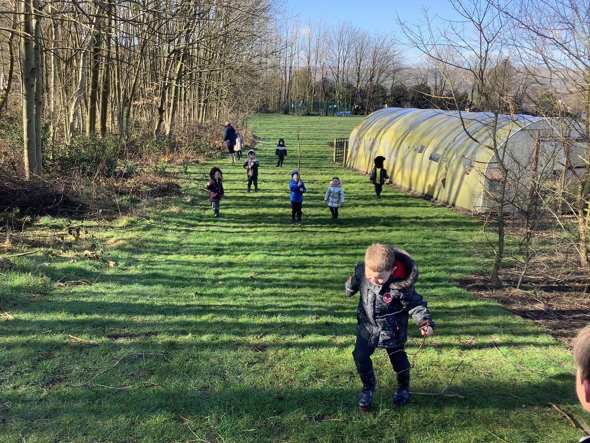Balladenprimary's tweet photo. What would you do with your stick? #Stanleysstick #eyfs #activelearning #powerofreading https://t.co/fgemo21JKv