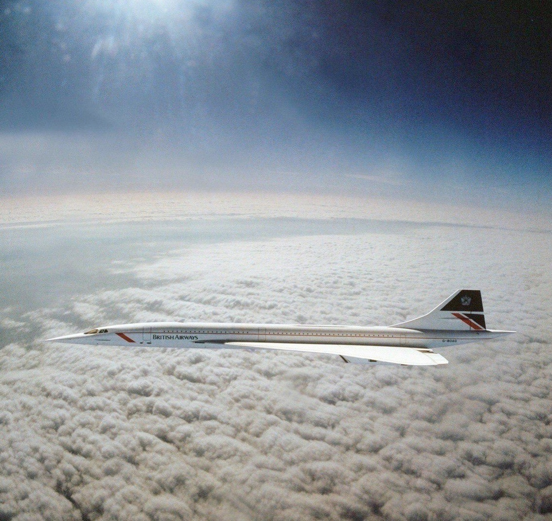 rus_astro's tweet photo. Редкая фотография летящего Конкорда, сделанная с борта британского военного истребителя на высоте 18 км и на скорости более 2000 км/ч. https://t.co/M0TFThkhrQ