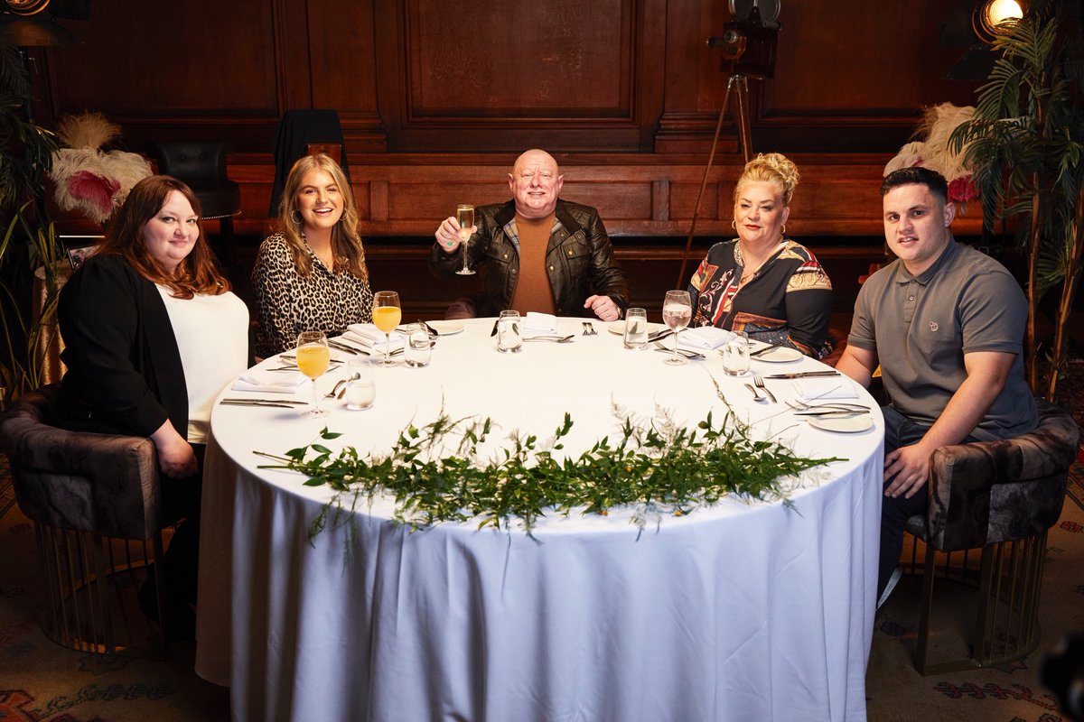 TUNE IN to Channel 4 at 5.30pm 📺

Today on Fame in the Family, it’s the turn of Happy Monday’s frontman Shaun Ryder to host a dinner party for four unknown guests, but which of them is related to the 90’s rock legend? 

#ShaunRyder #FameintheFamily <a href="/Channel4/">Channel 4</a>