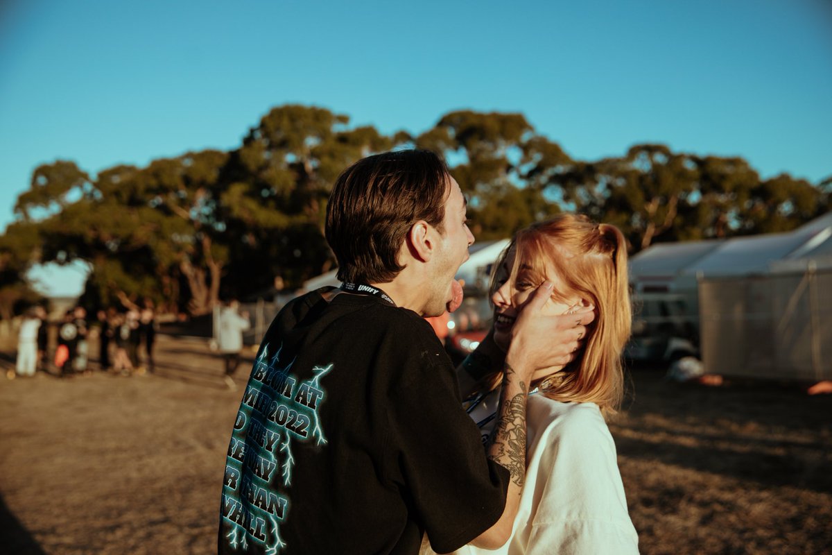 emjlinehan's tweet photo. these very much encapsulate our personal/professional relationship as I try to sober @jonohawkey up for some portraits 
📸 @moloneygeorgia https://t.co/GzX589HSTO