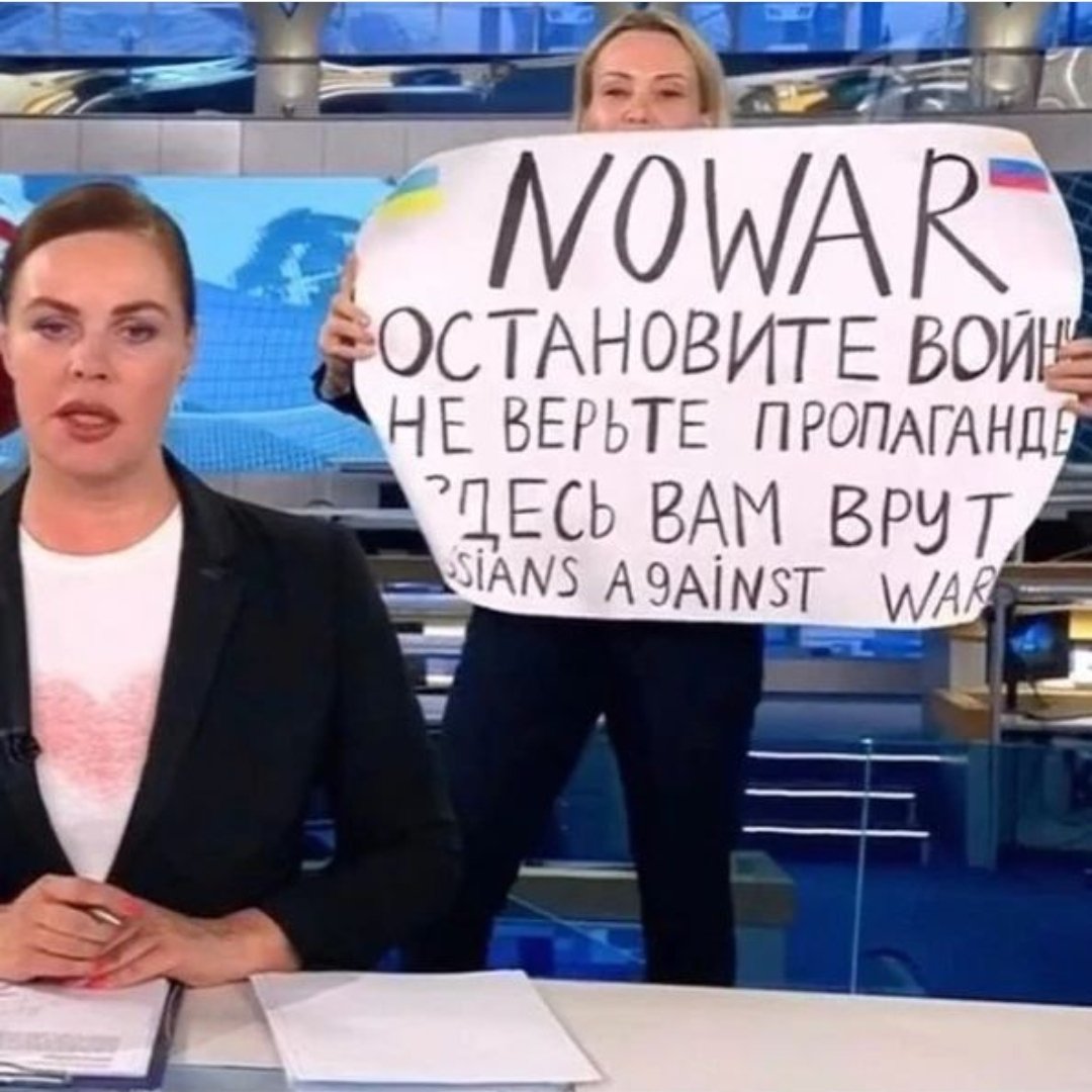“No to war. Don’t believe the propaganda. They are lying to you. Russians against war”

“Unfortunately, I have been working at Channel One, working on Kremlin propaganda,” 

“I am ashamed that I let the Russian people be zombified.”

#standwithukraine🇺🇦 #marinaovsyannikova