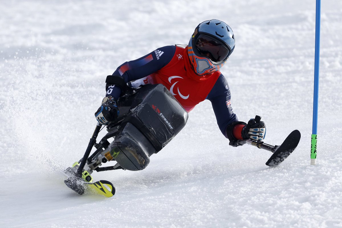MarkElliott52's tweet photo. 15 years ago a group of volunteers got together to help this country’s Wounded Heroes.
Injuries were horrific but it was all about ensuring a brighter future for all injured Heroes.
Chapeau to all who overcame their adversity &amp; Served again 👏👏
@ParalympicsGB  @HelpforHeroes https://t.co/QZP7nEWym0
