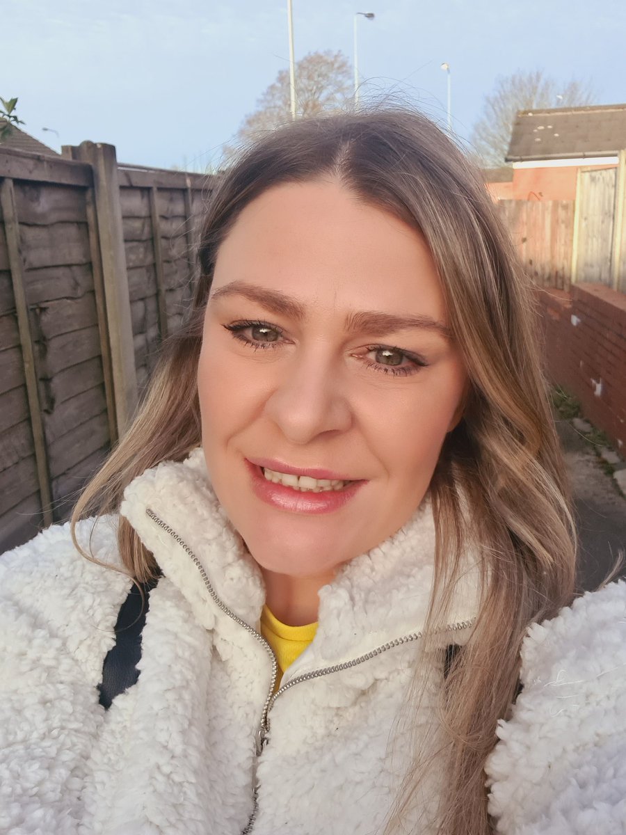 TutorStacey_EP's tweet photo. Walking the route week 2. Stop at asda for some fruit & shoes (forgot my work shoes) π€¦πΌββοΈ.
πAwkward
πBrave
πKind
Love the walk to work with you @LouMycroft & the AM broadcast π
Let's do Tuesday π
#Whyshouldntwe #WalkTheRoute #JoyFE https://t.co/XKefYayGIg