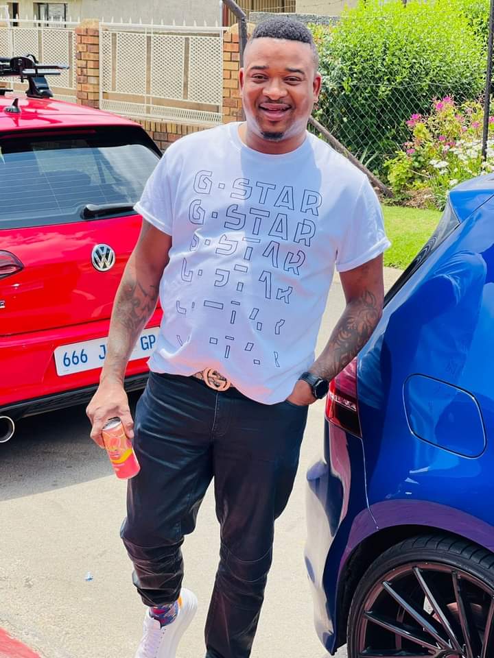 DjFeelsow's tweet photo. It's a very sad day today eSoweto 
💔💔💔 R.I.P VINTOS  THE SOWETO KING https://t.co/c3KNzKwPsO