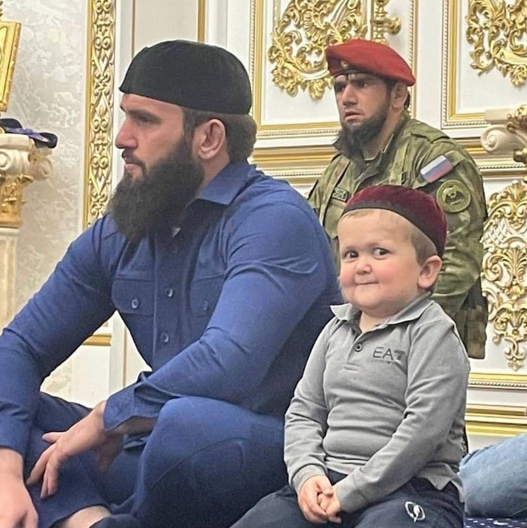 when the teacher says you can pick your own groups and you see your homie across the classroom