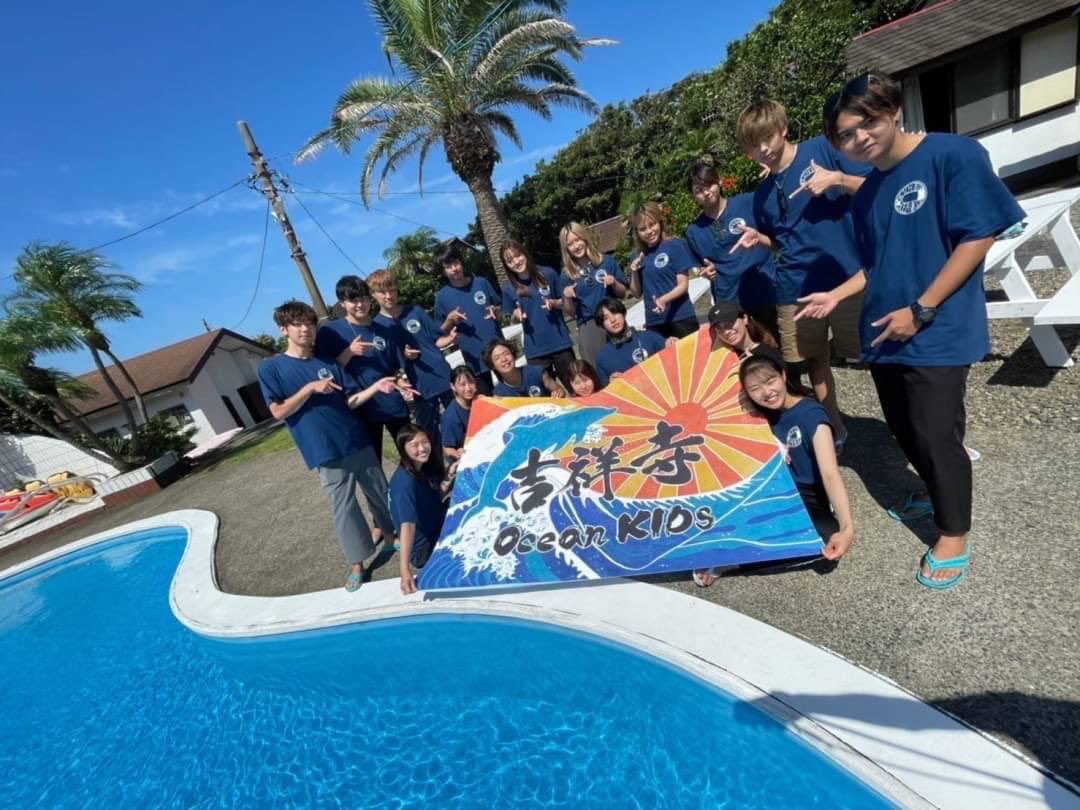 OceanKIDs012's tweet photo. 【今日は吉祥寺〜!🤿】
ちょっぴり大人?な支部!
2年生3年生から入る人が多くて年齢層高め!笑
でも年齢に関わらず仲めっちゃよい🙆♀️
春から2年生で迷ってるそこのあなた!同い年のお友達できちゃうかも!?
11期のみんな!たくさん待ってるよ〜!!
#春から大学生 #Oceankids #ダイビング https://t.co/bcIzGM7Lre