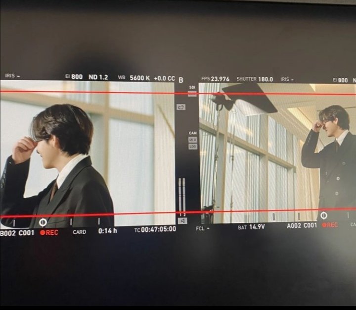 Takım elbiseli kim Taehyung bizi kendine bir kez daha düşürüyor 🥵