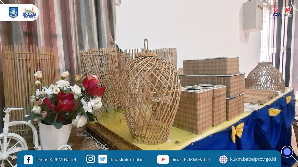 dinaskukmbabel's tweet photo. Produk kerajinan lidi nipah seperti keranjang serbaguna, bingkai cermin, lampu hias,  kotak tempat hadiah, tablerun, placement, menjadi produk home decor yang cukup diminati. Produk ini diproduksi oleh 30 pelaku UMKM yang berasal dari Pangkalpinang, Bangka dan Bateng.
#lidinipah https://t.co/ExUeZMXWPN