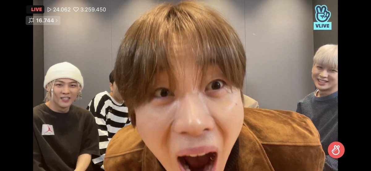 chanwooloveu's tweet photo. Other idols: protect their image
My idols: 
#iKON #아이콘 @YG_iKONIC https://t.co/cCKtXM9lmH