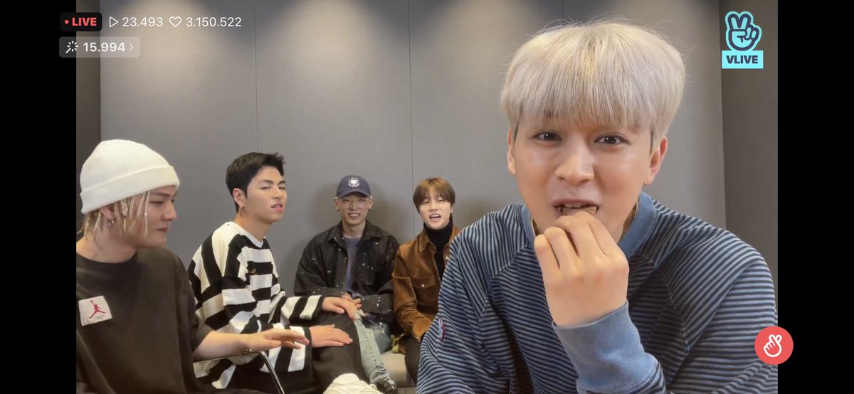 chanwooloveu's tweet photo. Other idols: protect their image
My idols: 
#iKON #아이콘 @YG_iKONIC https://t.co/cCKtXM9lmH