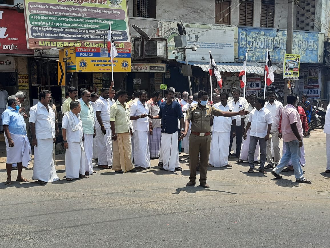mumbatch's tweet photo. அம்மா மக்கள் முன்னேற்றக் கழகம்_5ஆம்ஆண்டுதுவக்க நாள் விழாவினை சிறப்பாக கொண்டாடியப்போது

#TTVDhinakaran https://t.co/oVXWp12RdY
