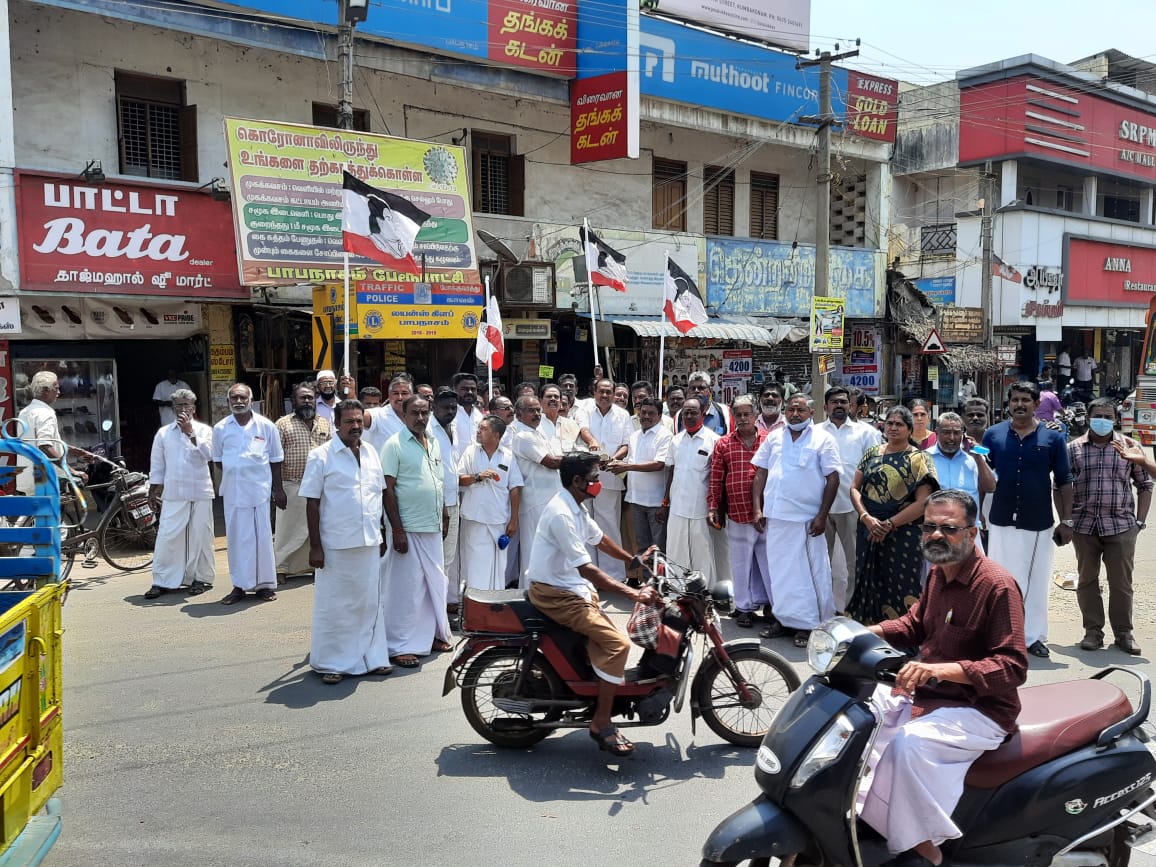 mumbatch's tweet photo. அம்மா மக்கள் முன்னேற்றக் கழகம்_5ஆம்ஆண்டுதுவக்க நாள் விழாவினை சிறப்பாக கொண்டாடியப்போது

#TTVDhinakaran https://t.co/oVXWp12RdY
