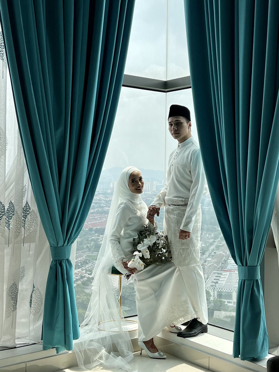 _TengkuArief's tweet photo. Alhamdulillah. Cita cita aku untuk menghalalkan sidia sudah tercapai. 

Kita yang merancang, Allah yang menentukan. 

Thank you Allah ❤️ https://t.co/lSNhVKX4u1