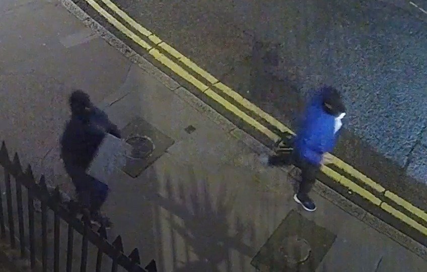 Awk0421226's tweet photo. Will the Met help?!
Burglary on Saturday(12.03) @ 9.06pm. We need to track with CCTV but no one responding. 
Literally carrying safe on the street!! Someone help us get them! Case: 6513938/22 https://t.co/NwACovVgq0
